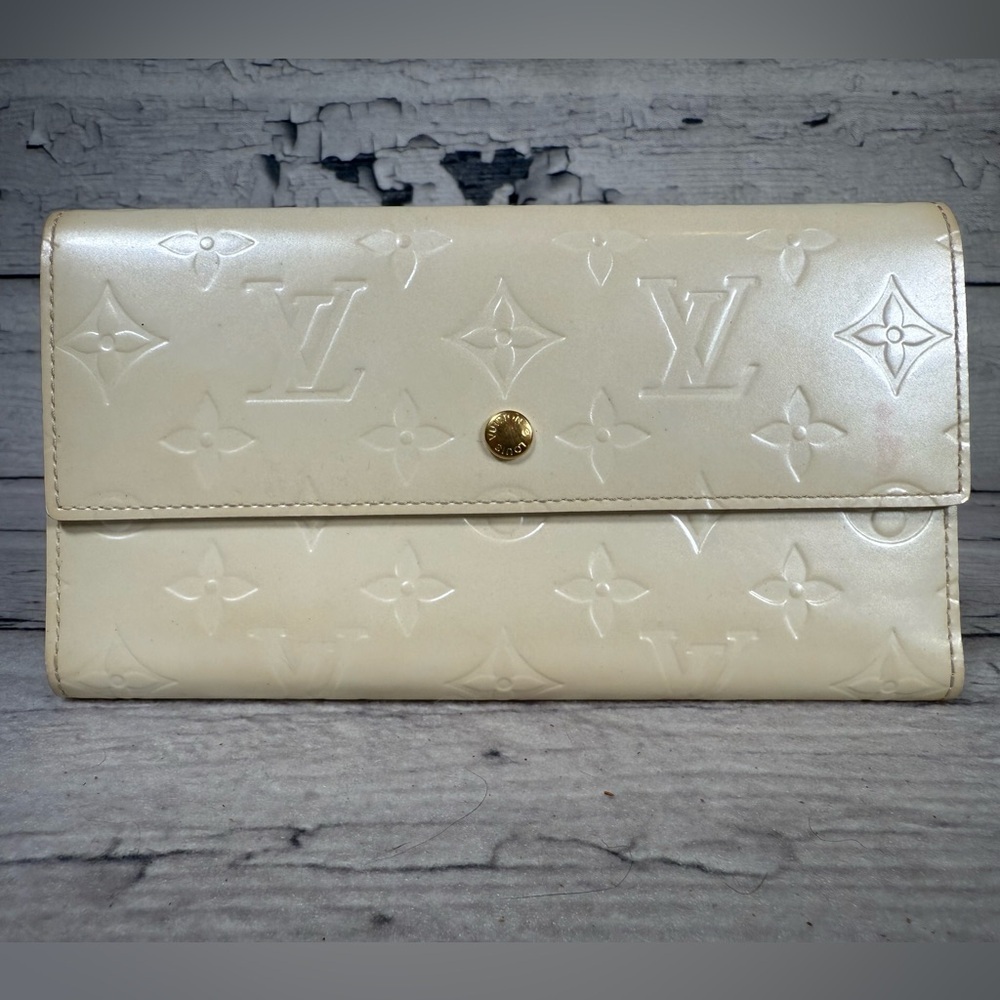 Louis Vuitton Portefeuille Sarah Long Bifold Wallet monogram Vernis leather
